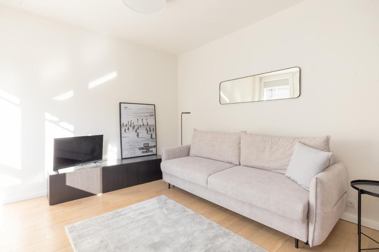 Grand Theater Beige Apartament